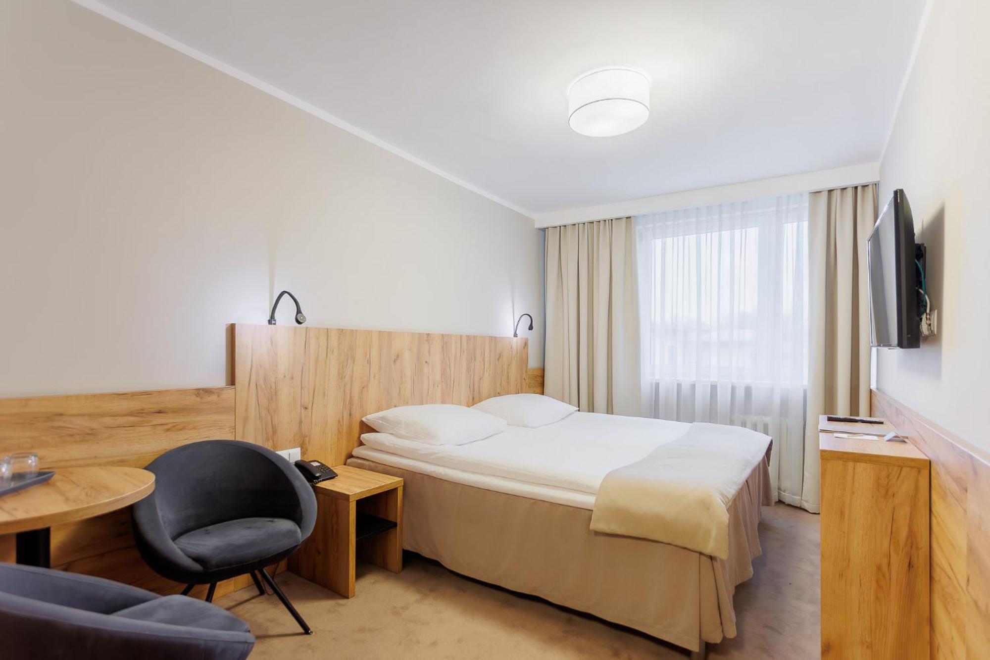 Hotel Tarnovia Tarnów Exterior foto